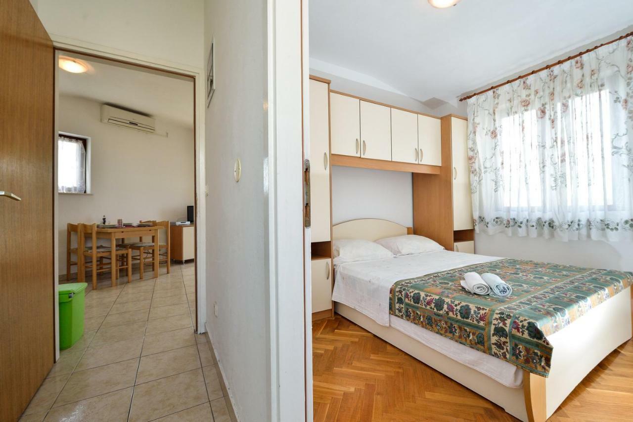Apartments Ana เพทรอซาเน ภายนอก รูปภาพ