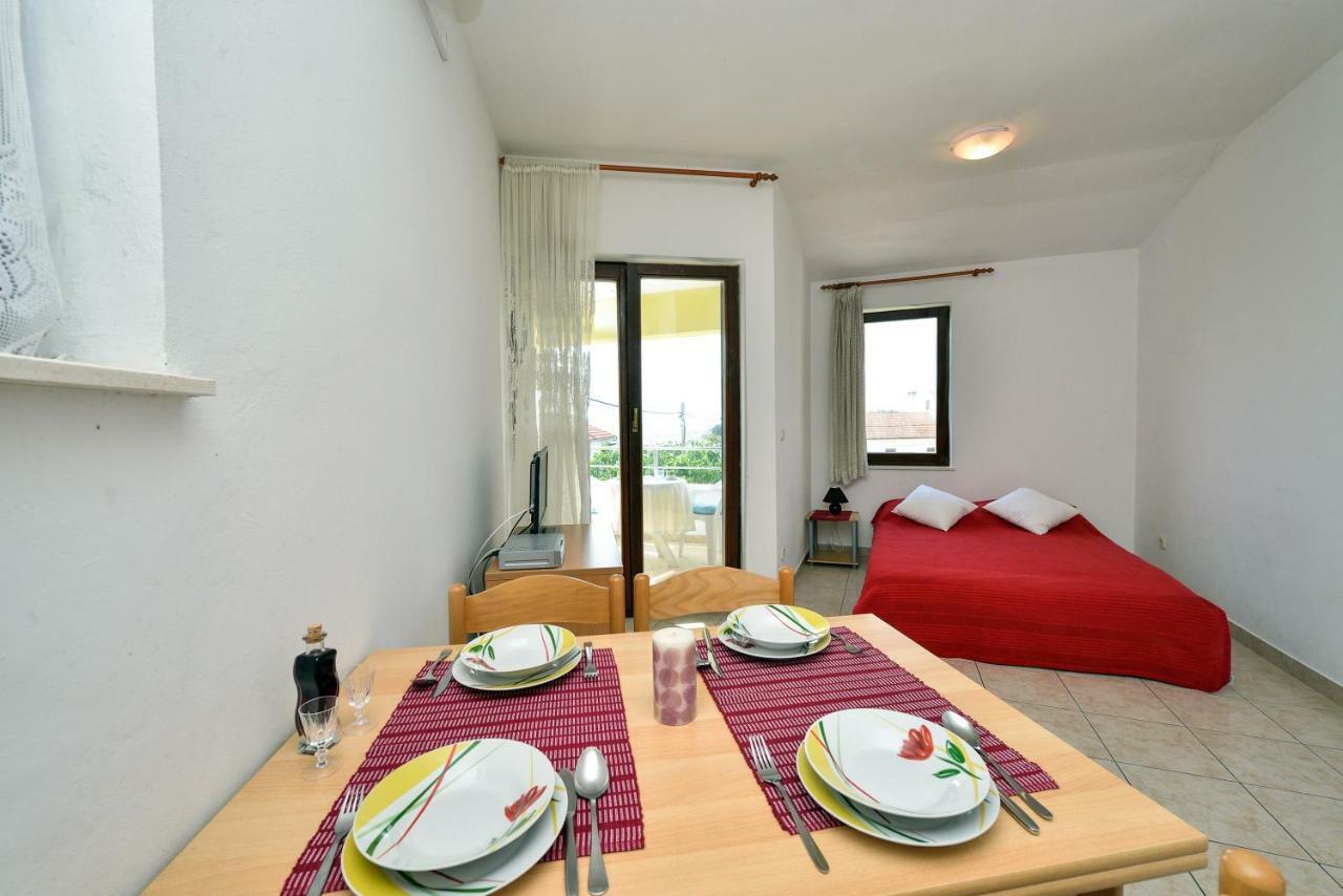 Apartments Ana เพทรอซาเน ภายนอก รูปภาพ