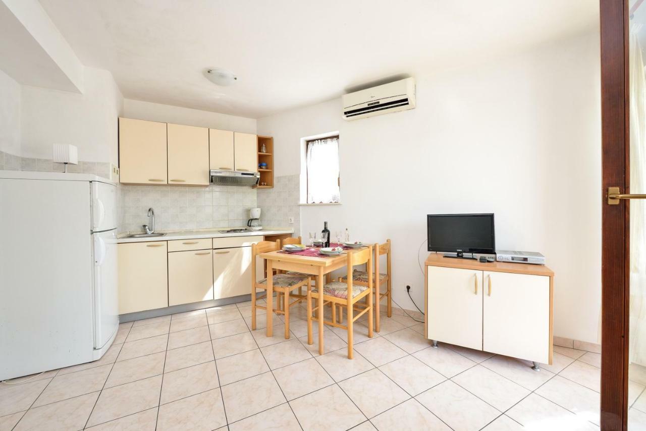 Apartments Ana เพทรอซาเน ภายนอก รูปภาพ