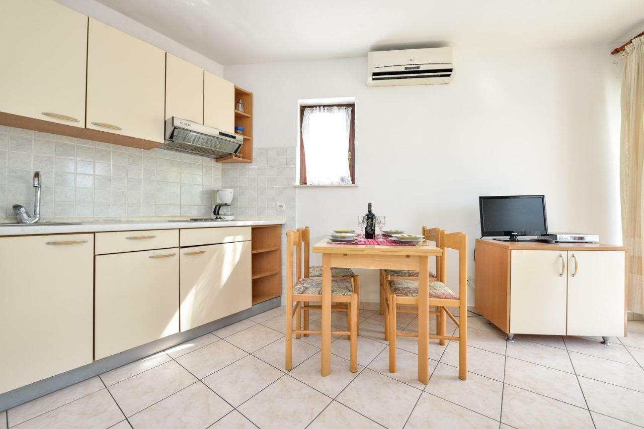 Apartments Ana เพทรอซาเน ภายนอก รูปภาพ