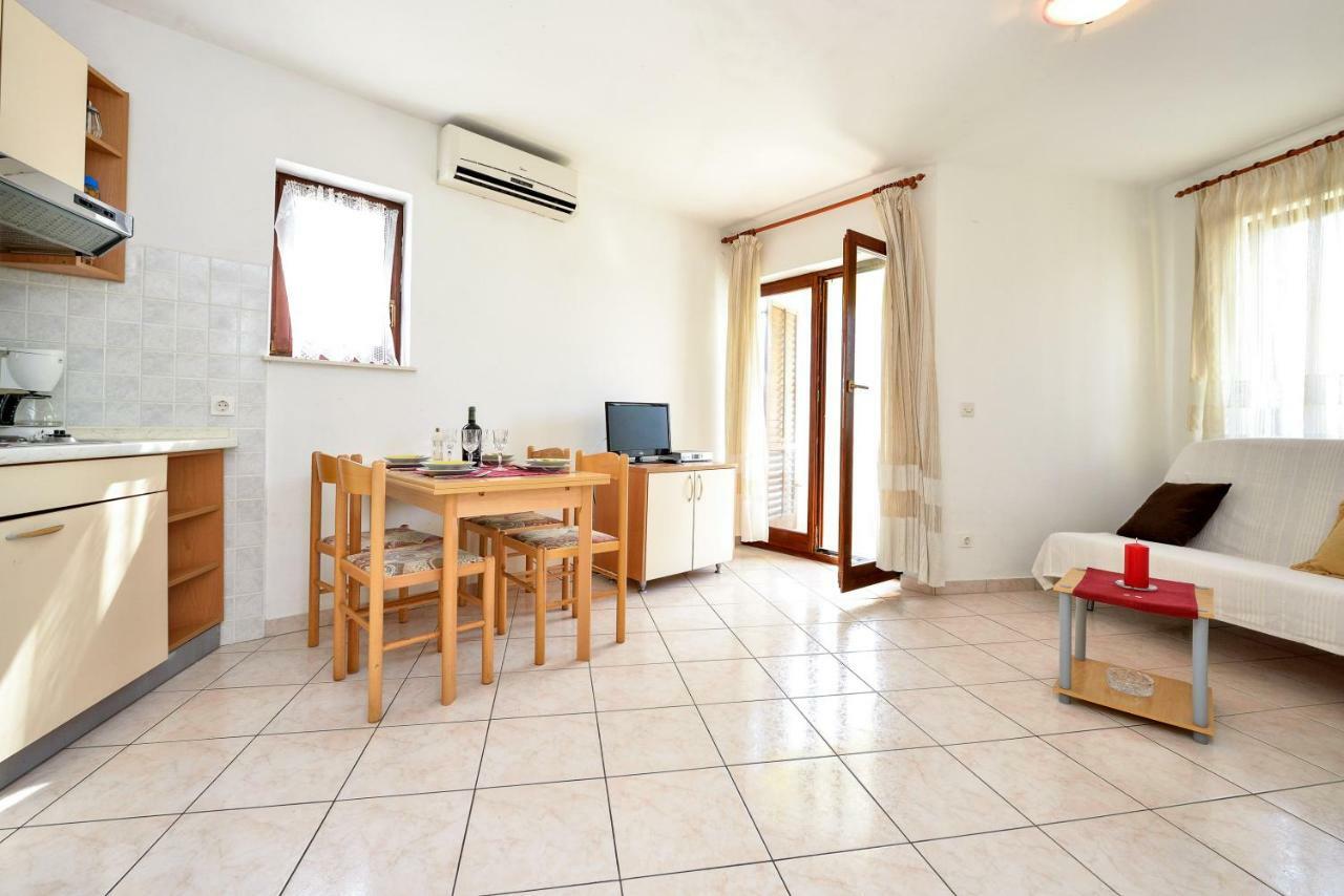 Apartments Ana เพทรอซาเน ภายนอก รูปภาพ