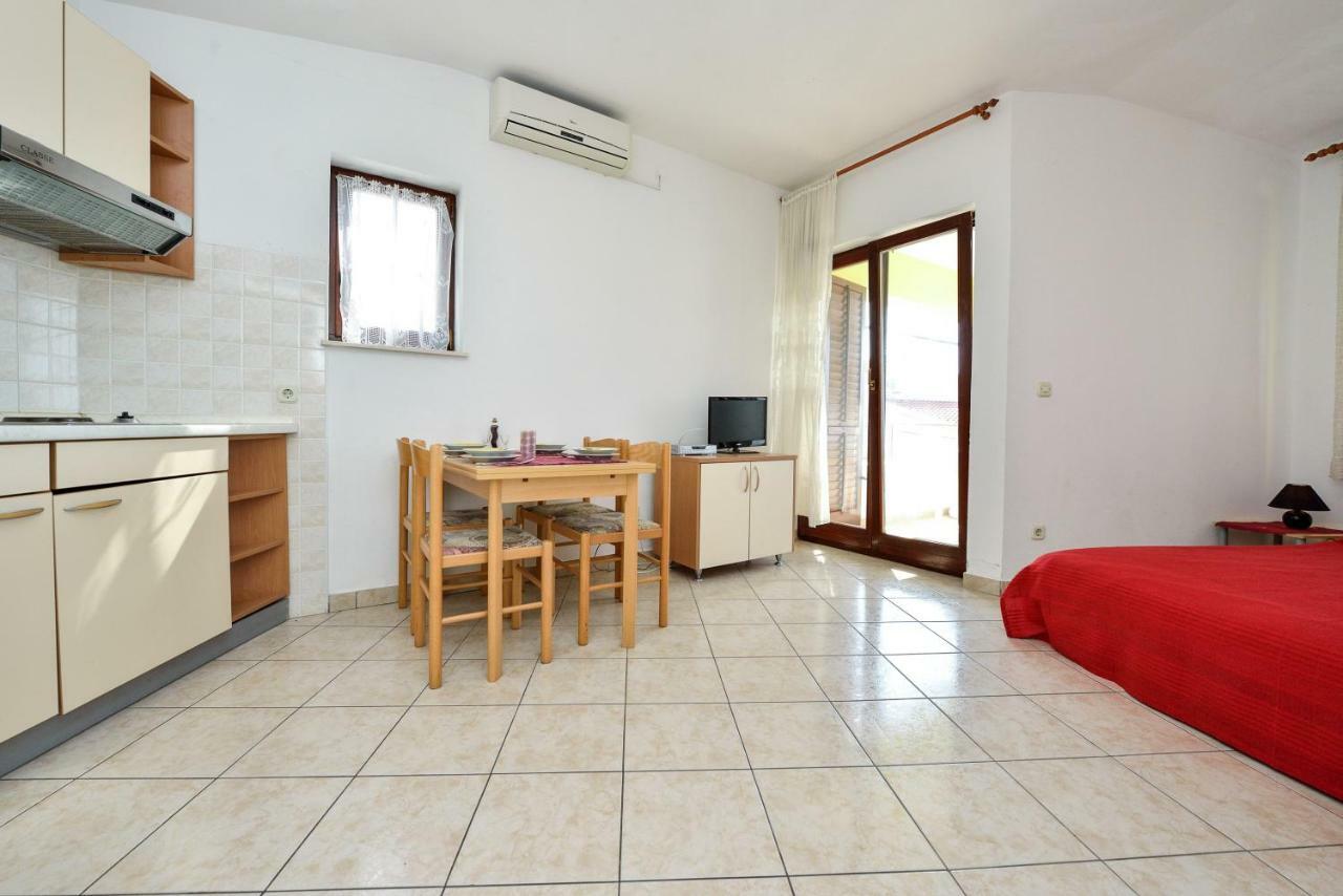 Apartments Ana เพทรอซาเน ภายนอก รูปภาพ